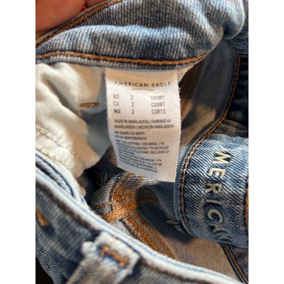 American Eagle Light Medium Wash Mom Jean Size 2 *SHORT* Modal/Recycled/Cotton - Picture 8 of 10